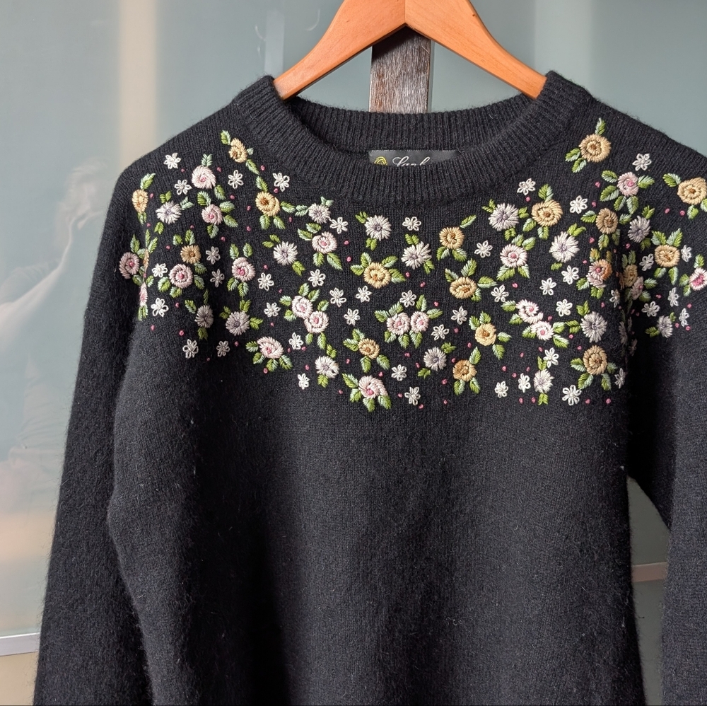 ๐ผ Vintage Sanhuan Black Floral Sweater With Embroidered Flowers - Medium - Picture 10 of 12